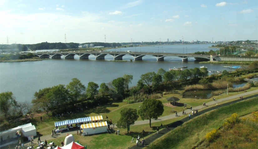 水の館から望む手賀沼と手賀大橋