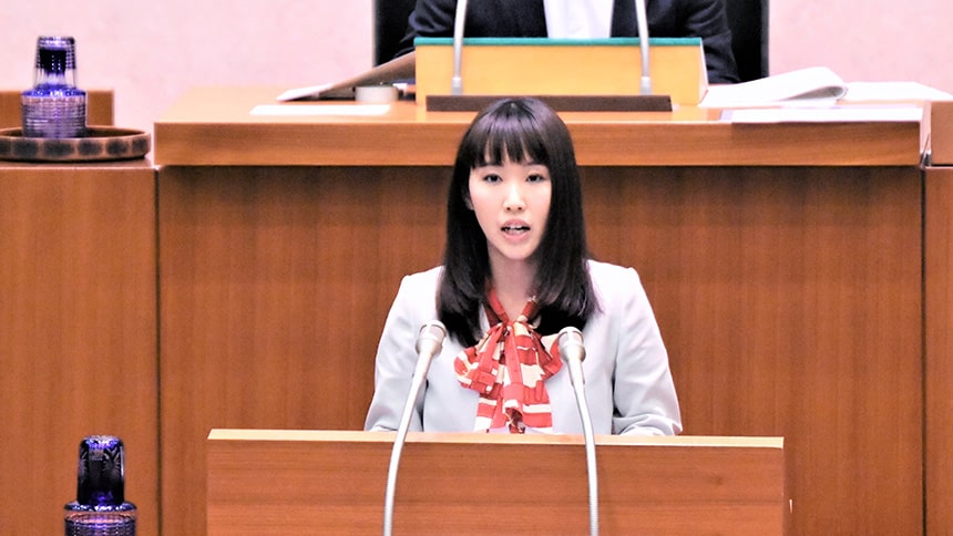 2018年6月議会の一般質問に登壇する水野ゆうき
